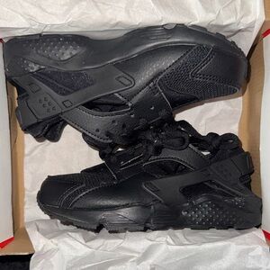 New Nike Air Huarache Run Triple Black (PS). Sz. 11.5c. Original box